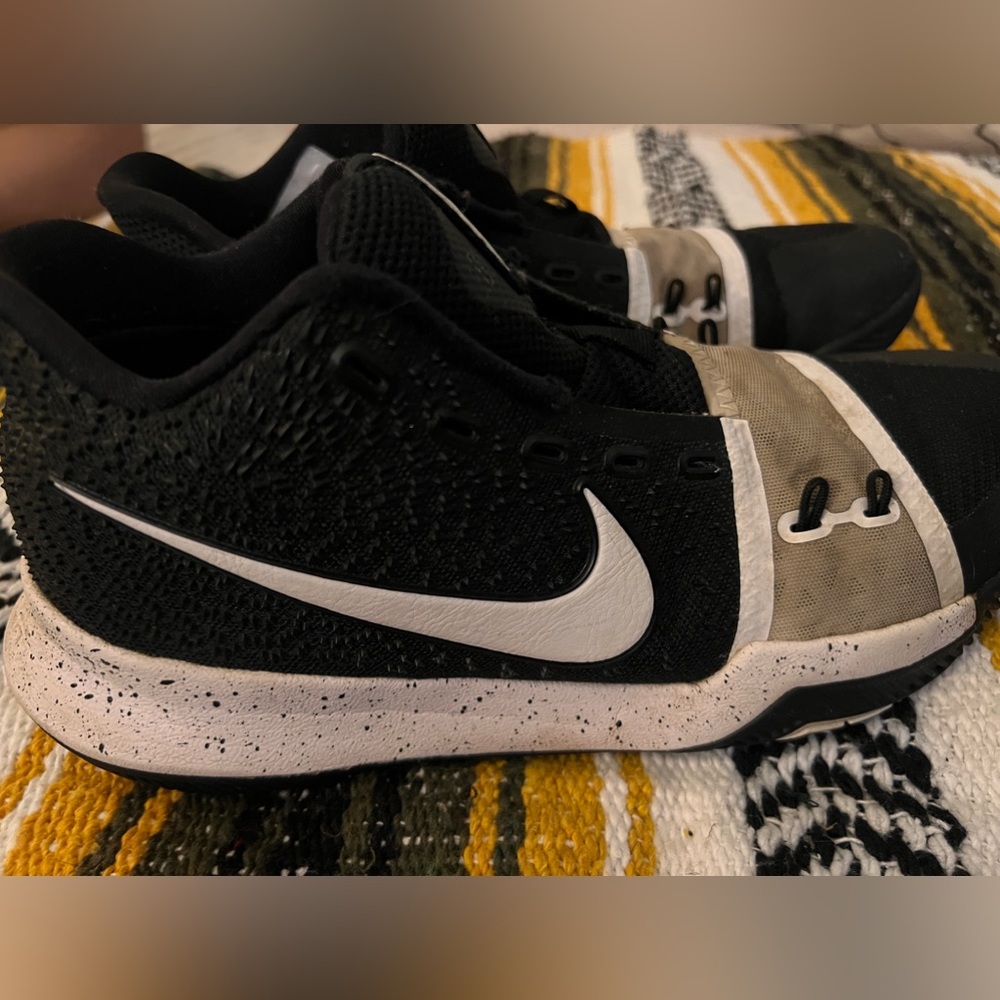 Nike Kyrie Zoom 3 size 8